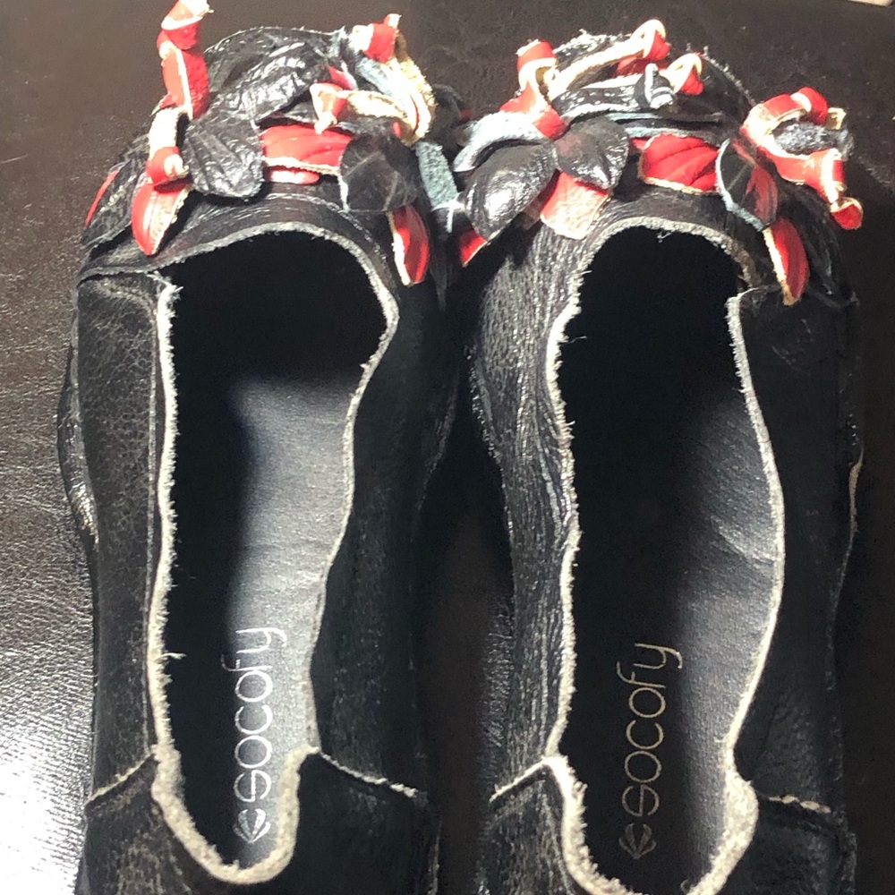 SOCOFY women's slip on leather shoes, black w floral accents Size 250/8.5US - Picture 9 of 11